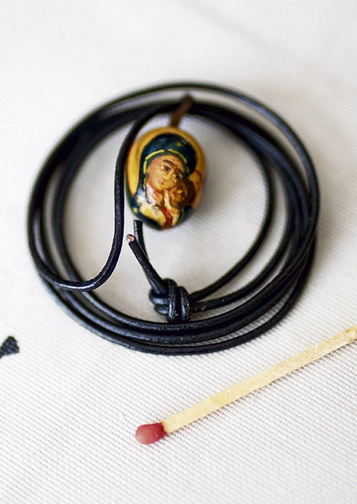 Kotilan pieniä ikonikoruja on ollut myynnissä myös Helsingin Kalevala Korussa.