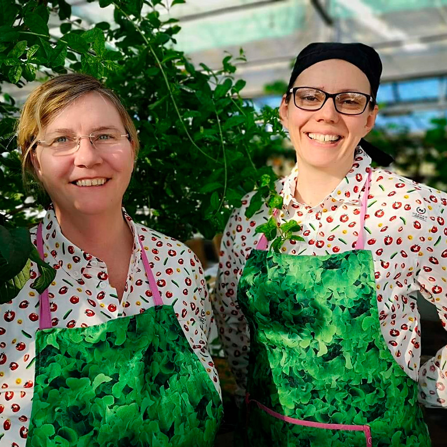  Kokit Susanna Wikström ja Maria Berg tarjoavat kesäaikaan lounasta kahdesta pöydästä.