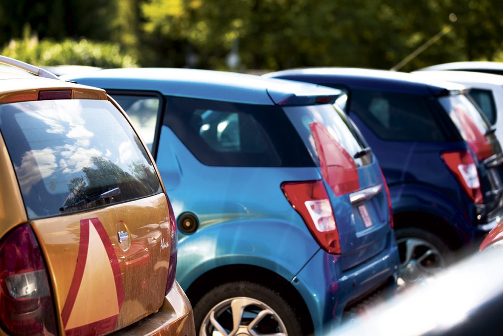 Kevytauto vaatii kolmion.