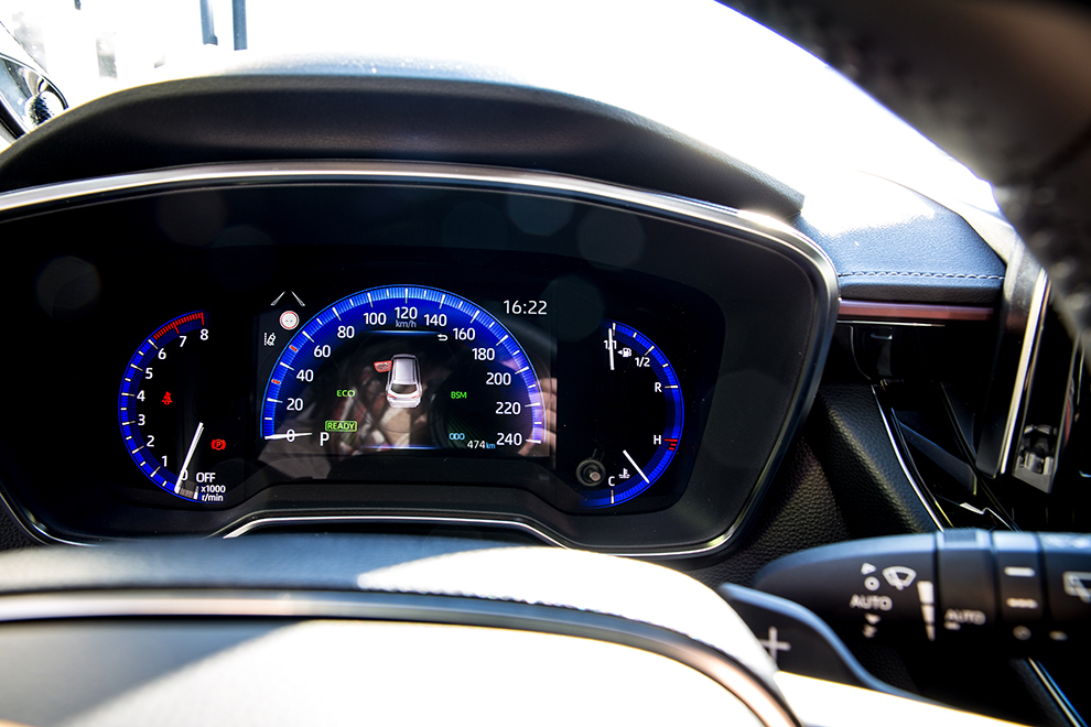 Hybridiauton mittaristo