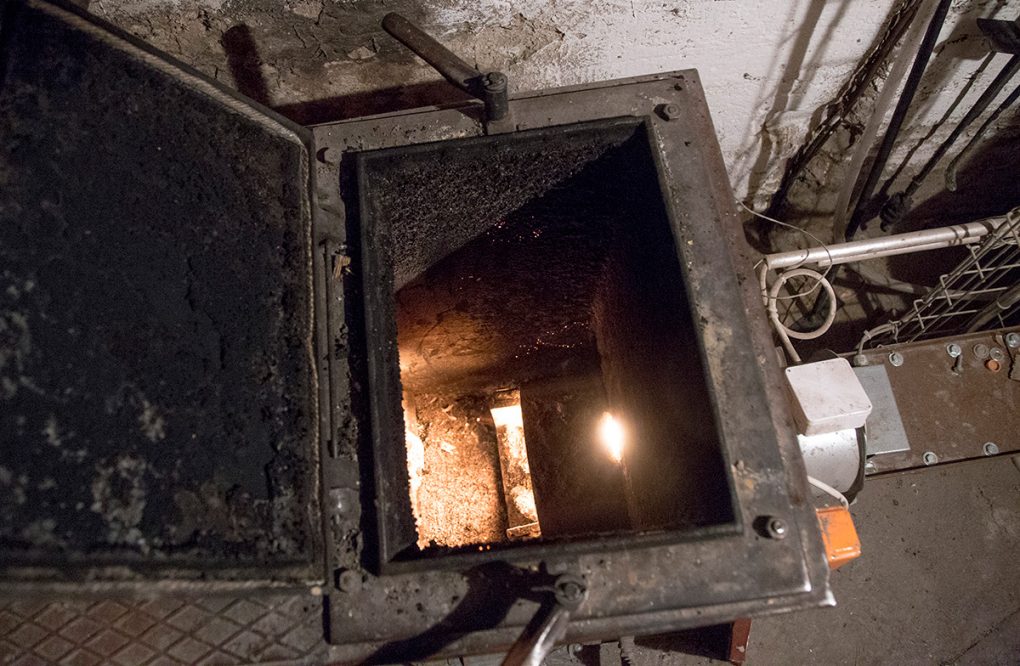 Stokerin kattila ja palopesä on nuohottu ja huollettu säännöllisesti.