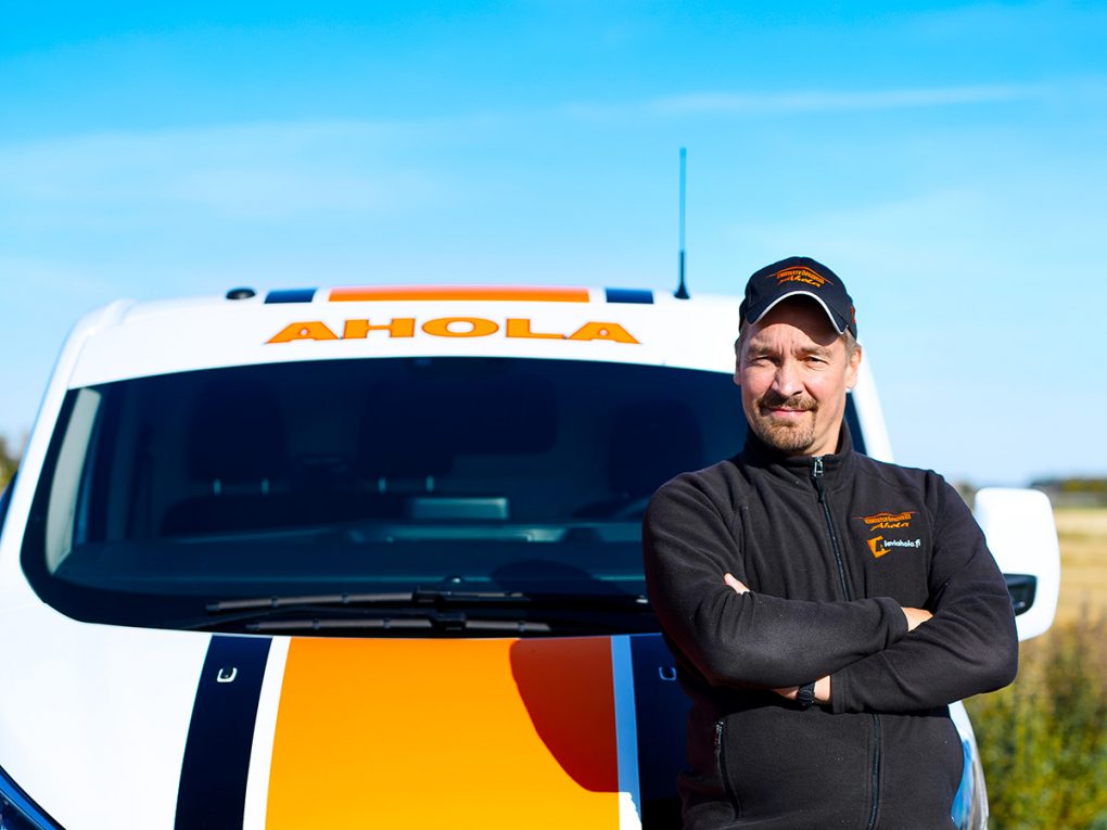 Samppa Ahola kehuu Ilmajoen yritysten keskinäistä yhteistyötä.