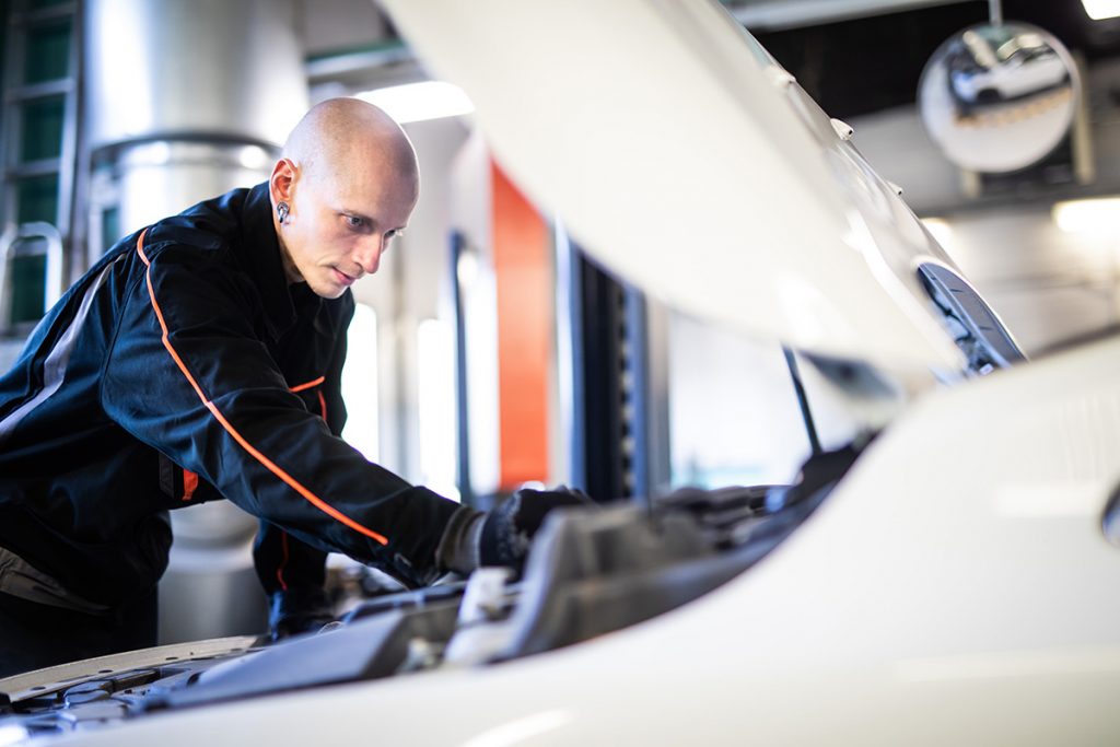 Katsastusyrittäjänä toimivat kaksi sisarusta