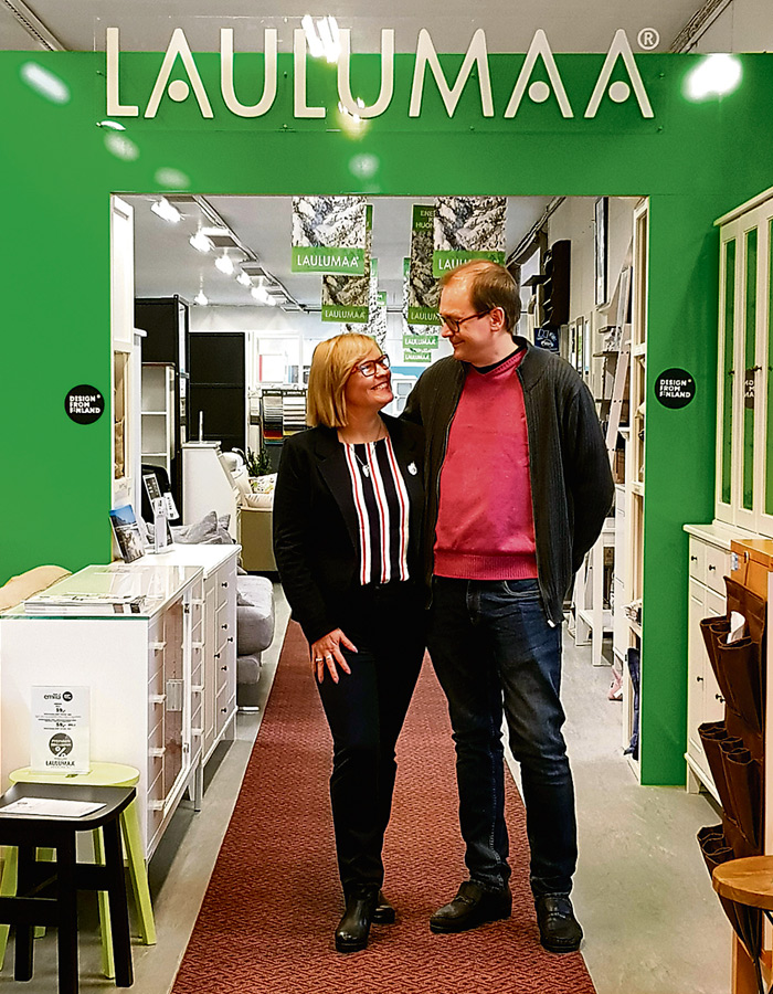 Asialat viihtyvät huonekalualan yrittäjinä. -Jokainen päivä ja asiakas on vähän erilainen. Se on valtava rikkaus, pariskunta sanoo. 