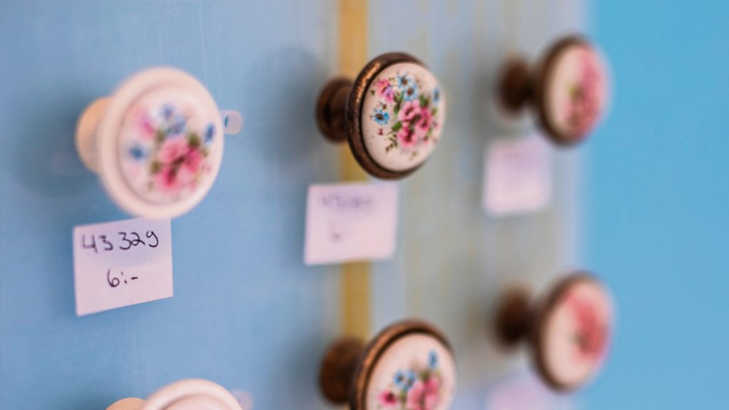 Vanhan tyylisiä vetimiä esillä.