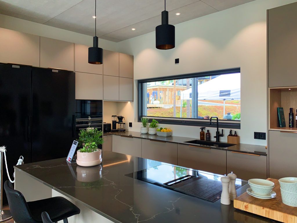 Rauhalanrinne-kodin keittiössä määrittävänä tekijänä on toimiva arki