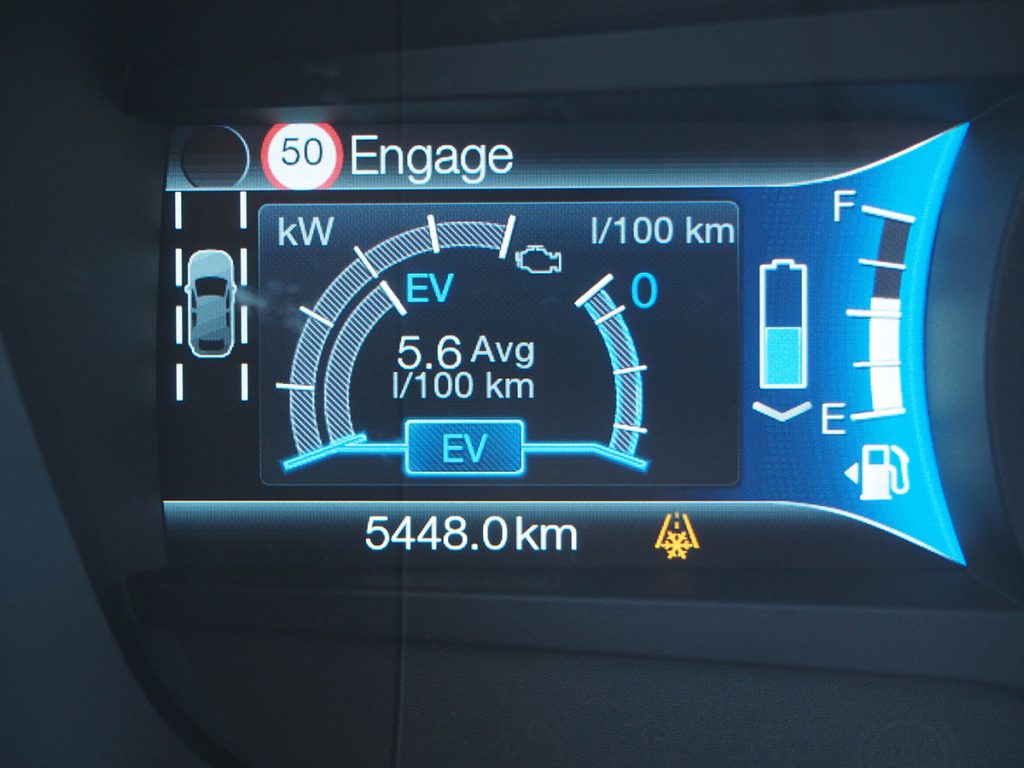 Sähköauton mittaristo