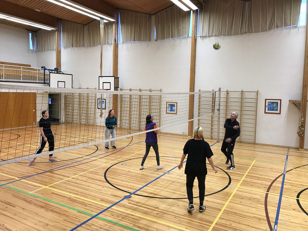 ukrainalaisten auttaminen