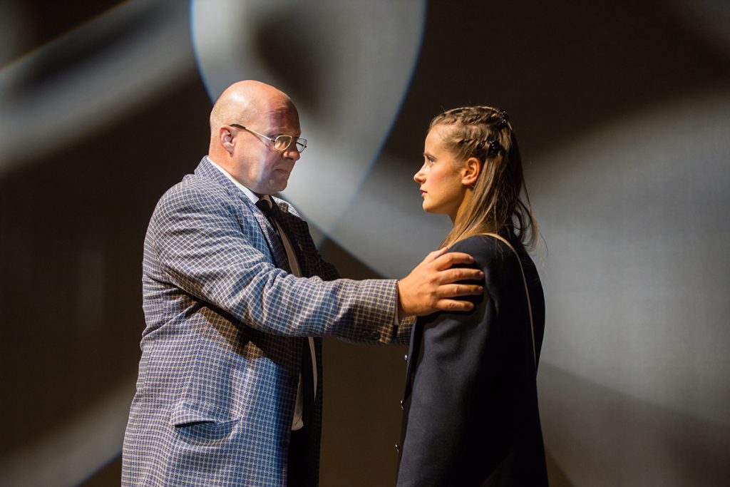 Patruunatehdas-näytelmä