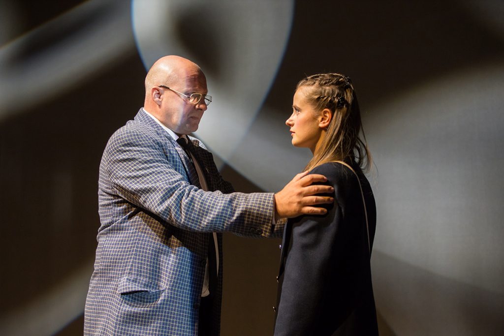 Patruunatehdas-näytelmä