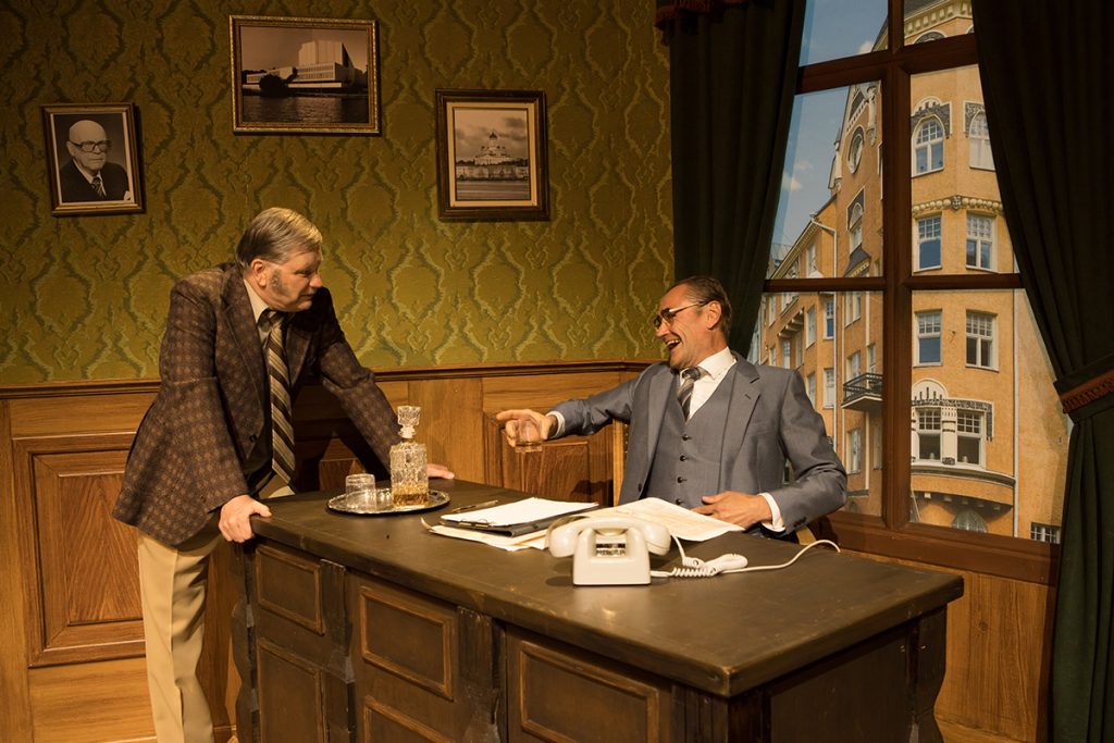 Patruunatehdas-näytelmä