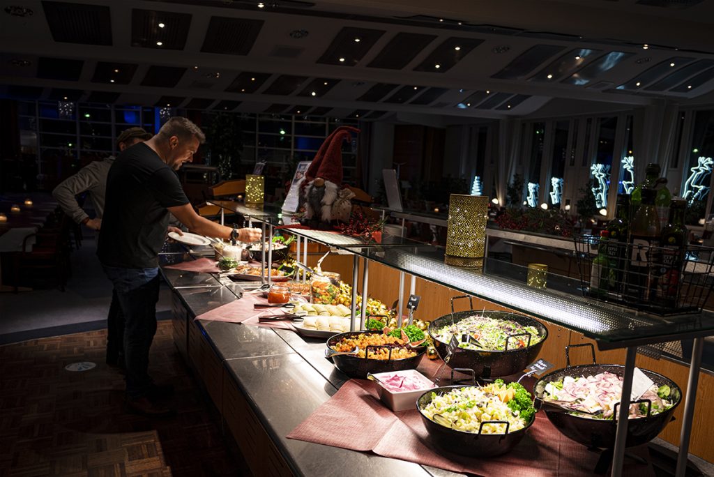 Härmän Kylpylä joulun herkkupöytä